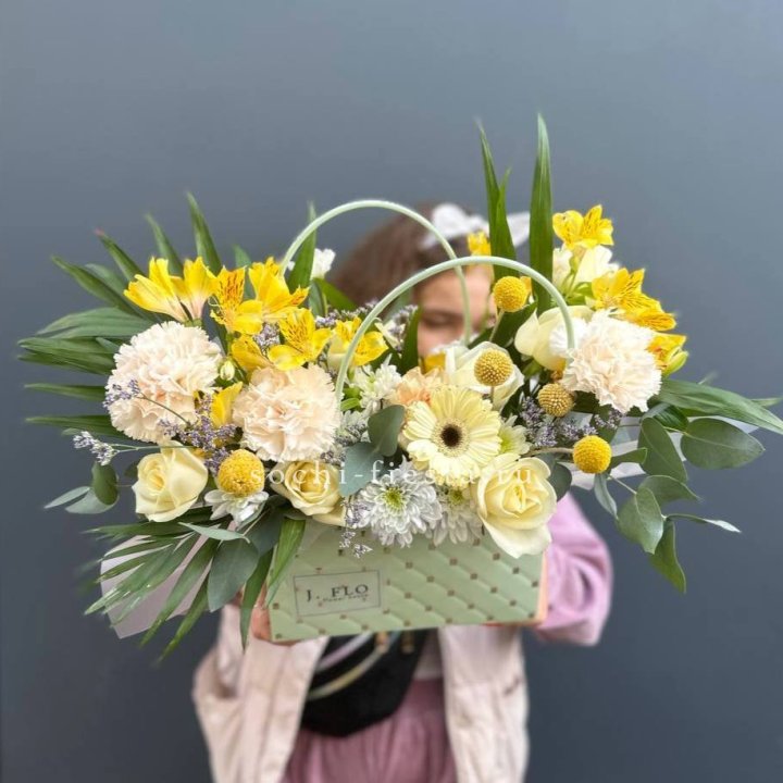 Сумочка с розами "Эпиа" в Бийске