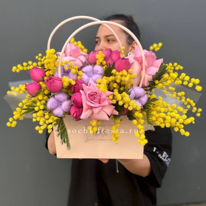 Сумочка мимозы и роз "Примавера" в Бийске