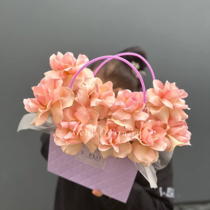 Сумочка с розами "Кети" в Бийске