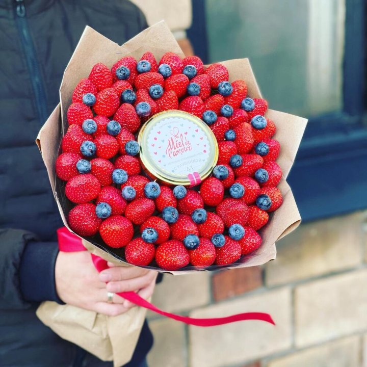 "Клубника и мёд" в Бийске