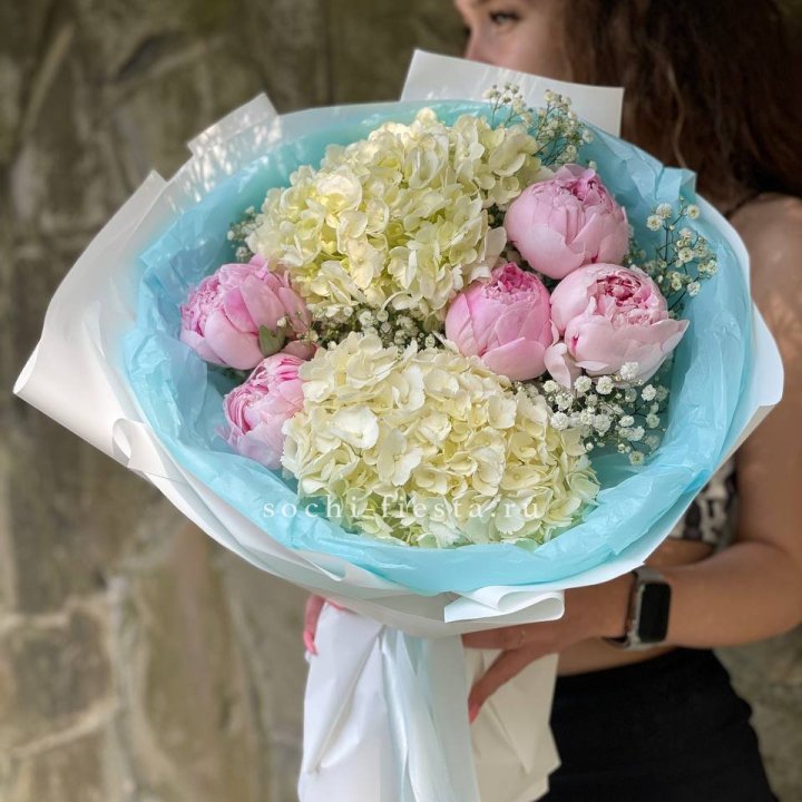 Букет с пионами "Блюсом" в Бийске