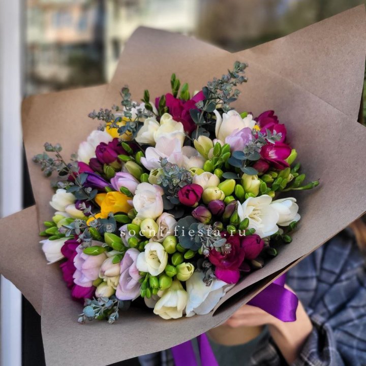 Букет фрезий "Радуга" в Бийске