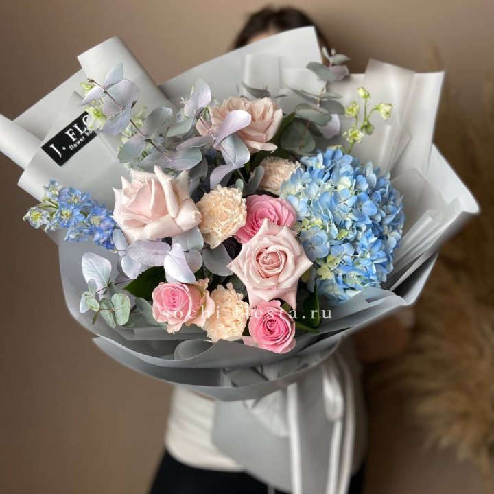 Букет с гортензией № 4 в Бийске
