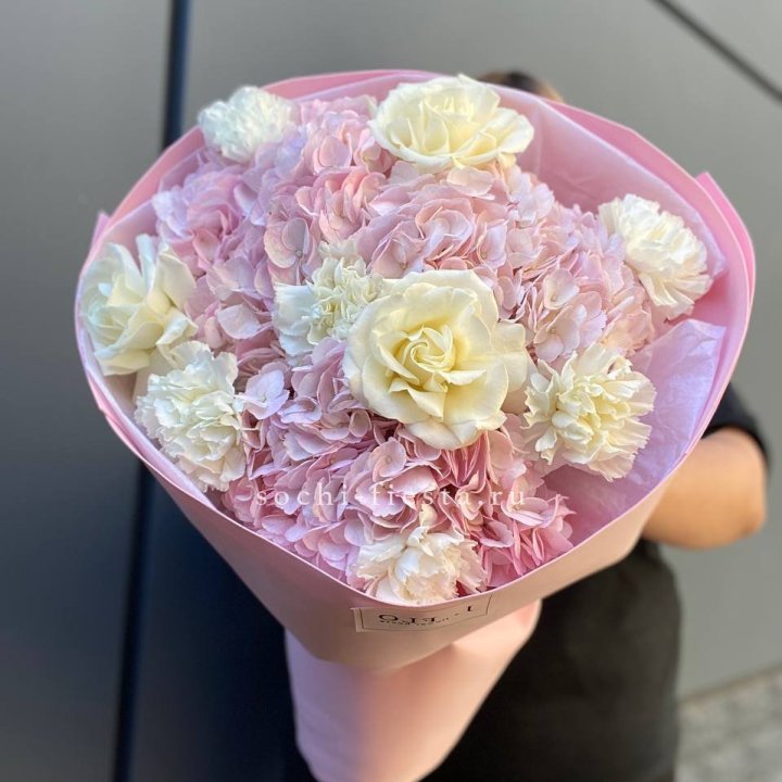  Букет гортензий и роз  в Бийске