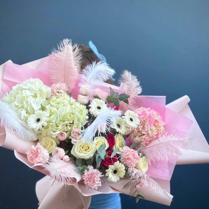 Дизайнерский букет "Валенсия-3" в Бийске