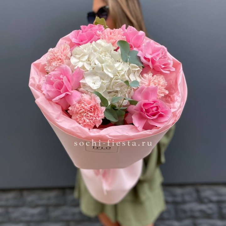  Букет роз и гортензии "Навола" в Бийске