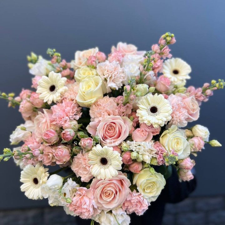 Авторский букет "Нежный" в Бийске