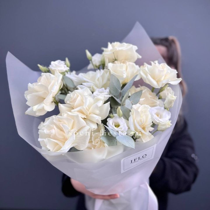 Букет французских роз и эустомы  в Бийске