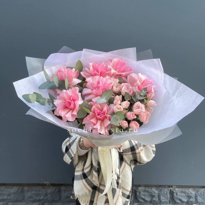 Букет французских и пионовидных роз  в Бийске