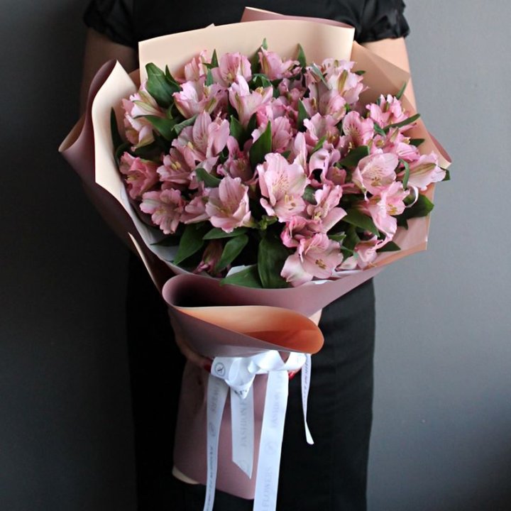 Букет розовых альстромерий в Бийске