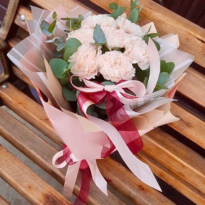 Диантусы с эвкалиптом в Бийске