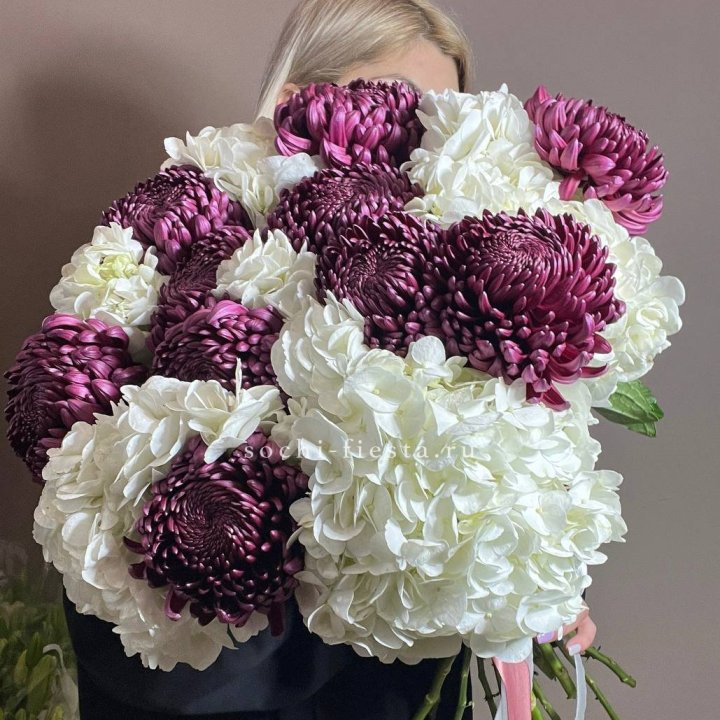 Охапка Бигуди и гортензий в Бийске