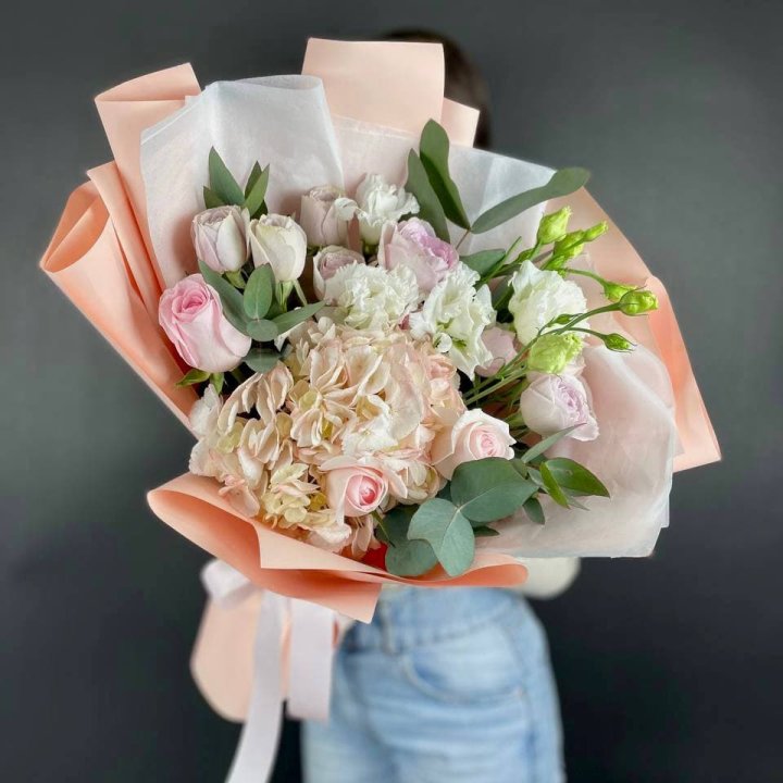 Букет с гортензией "Клодс" в Бийске