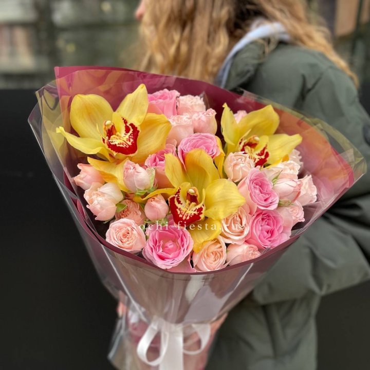  Букет орхидей и роз Есенья в Бийске