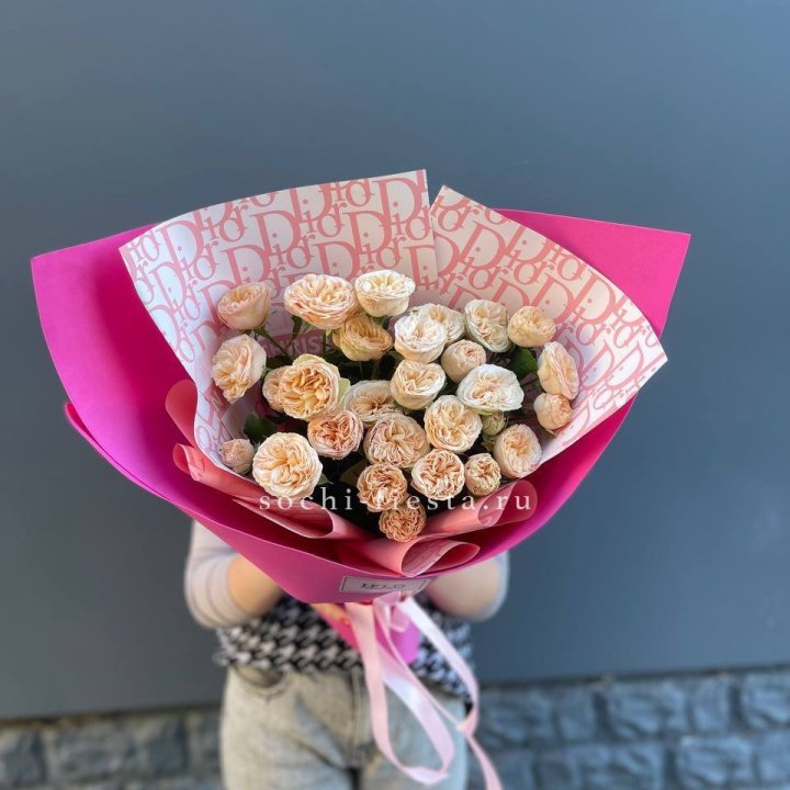 9 пионовидных роз в Бийске