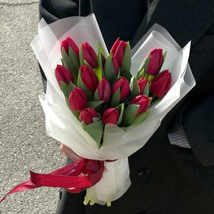 15 красных тюльпанов в Бийске