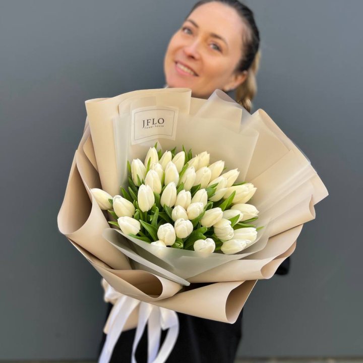 35 белых тюльпанов в Бийске