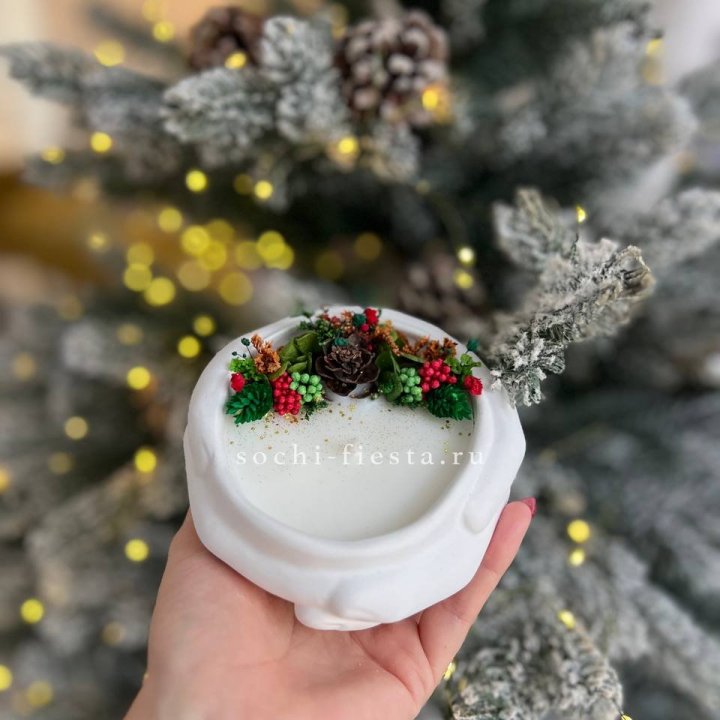 Свеча ароматическая в гипсе Руки с шишкой в Бийске