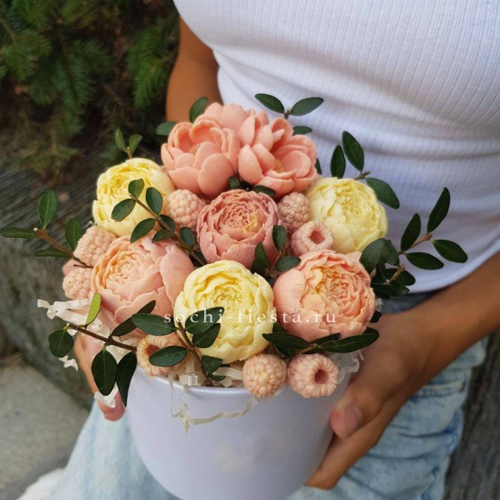 Шоколадный букет с ягодами в Бийске