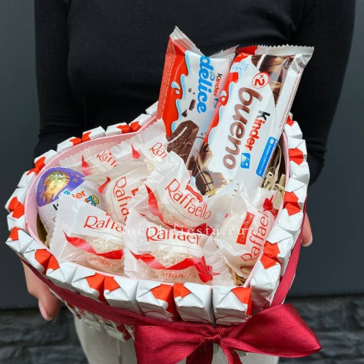 Подарочный набор сердце с Киндерами и Рафаэлло в Бийске