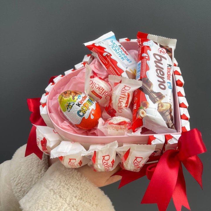 Бокс киндерами и раффаэлло в Бийске