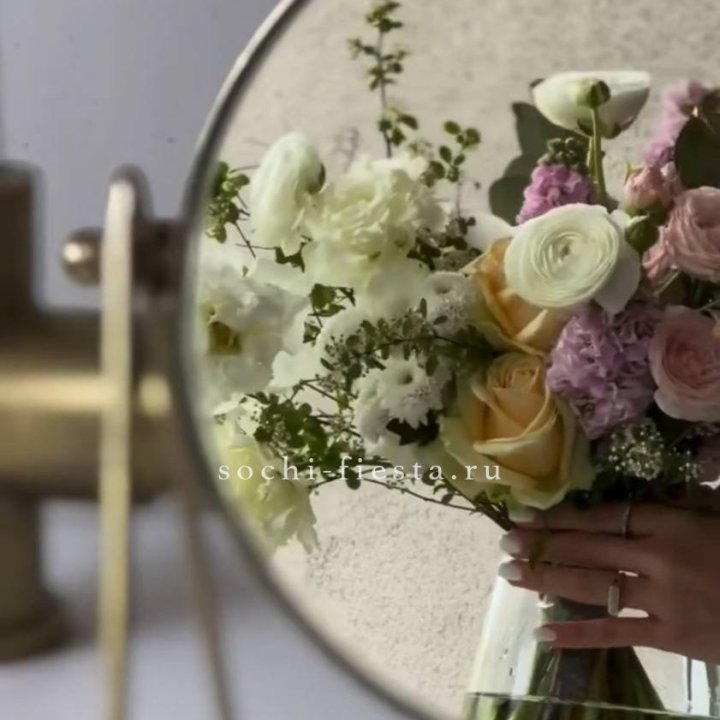 Цветочная подписка "Пакет средний" в Бийске