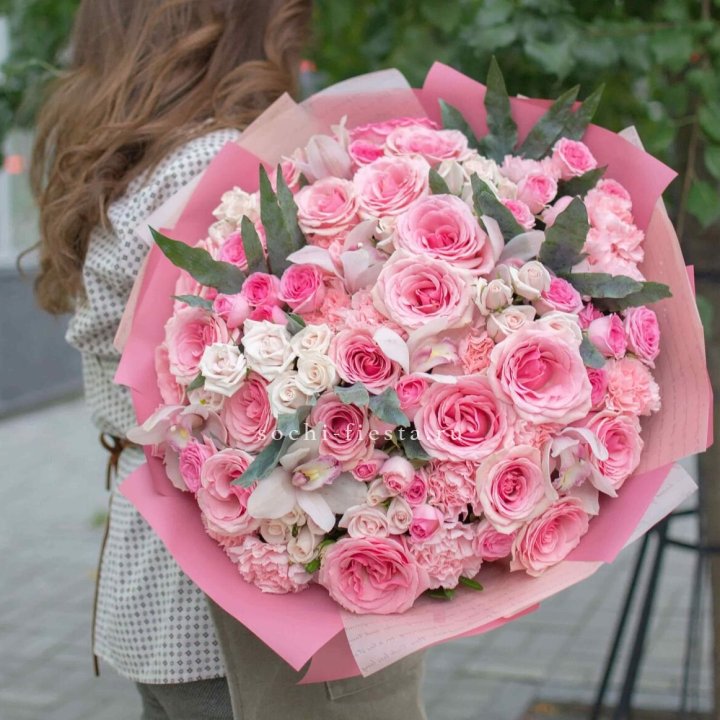 Дизайнерский букет "Барби" в Бийске