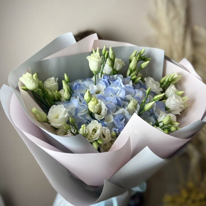 Букет с гортензией "Адель" в Бийске