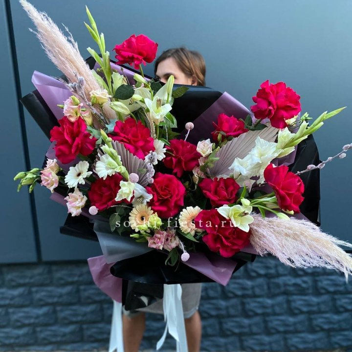 Дизайнерский букет Ред в Бийске