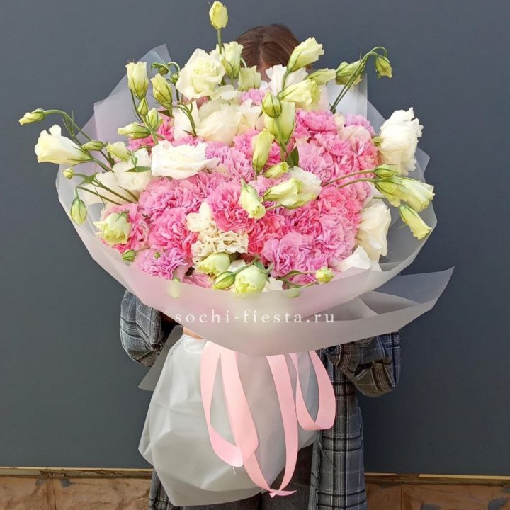 Букет из эустом и диантусов  в Бийске