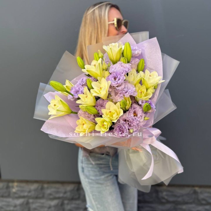  Букет лилий и эустом в Бийске