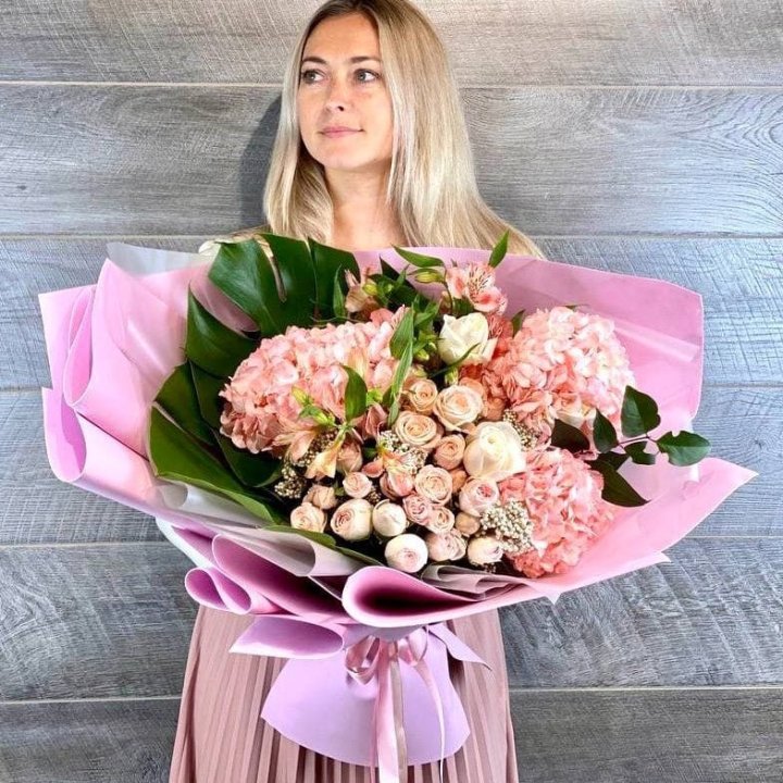 Дизайнерский букет "Валенсия-2" в Бийске