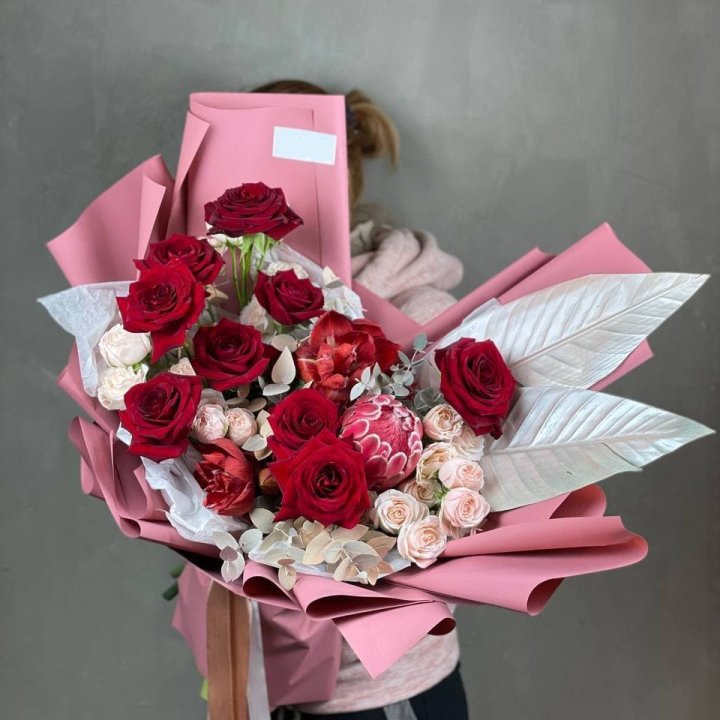 Дизайнерский букет "Ред Вильвет" в Бийске