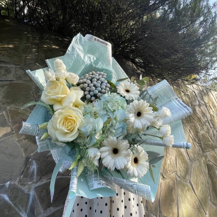 Дизайнерский букет "Линдж-блю" в Бийске