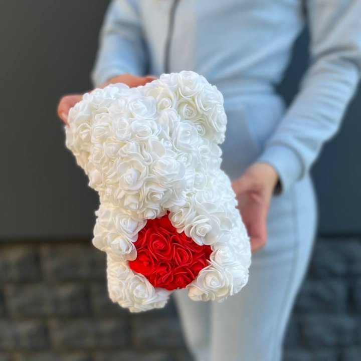 Медведь с красным седцем в Бийске