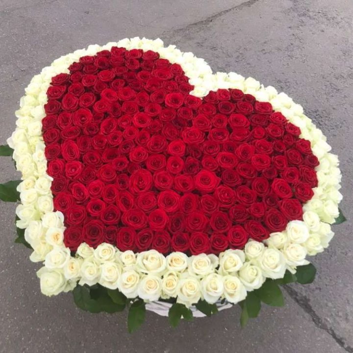 333 розы в корзине в Бийске
