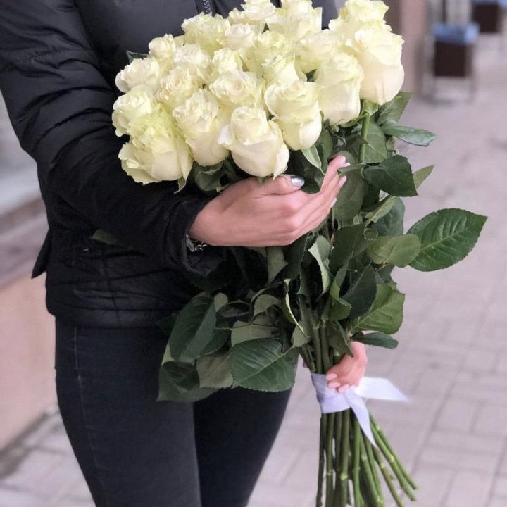 Голландские розы белые в Бийске