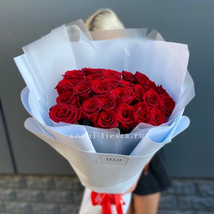 25 высоких роз  в Бийске