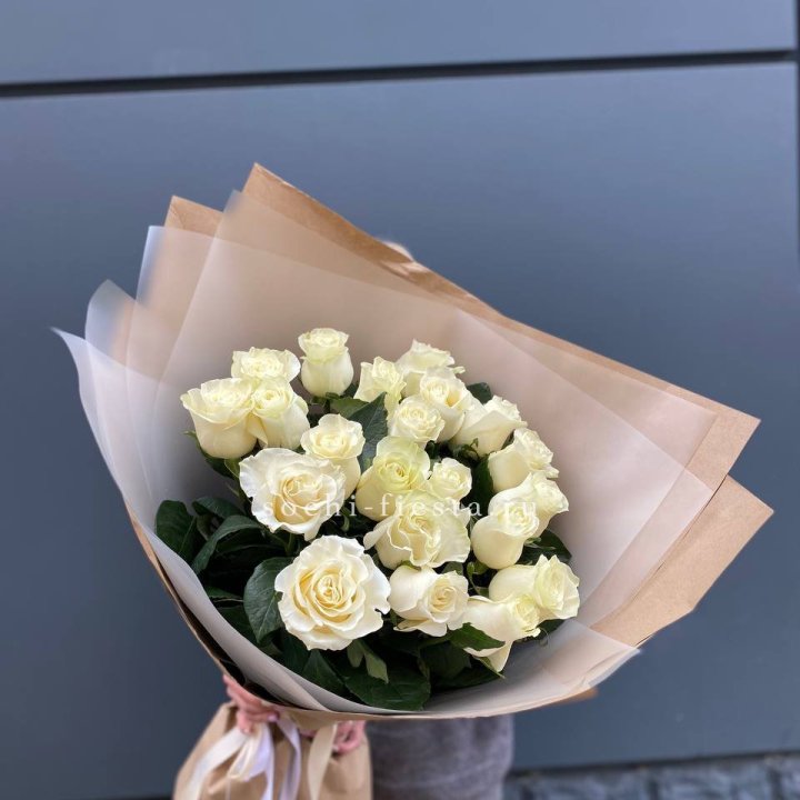  Букет  высоких белых роз   в Бийске