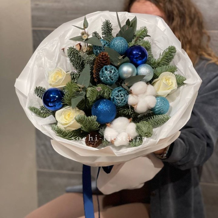 Новогодний букет "Синий иней" в Бийске