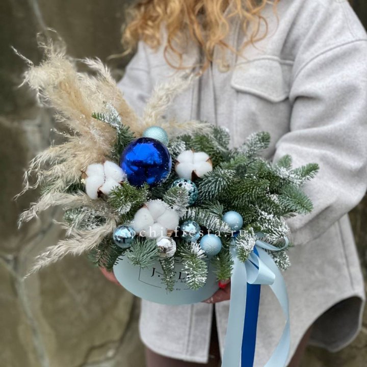 Новогодняя композиция в коробке блю в Бийске