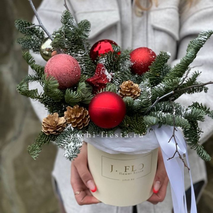 Новогодняя композиция в коробке ред в Бийске