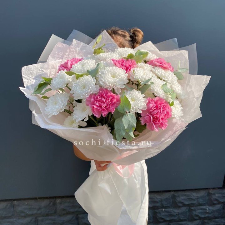  Букет  хризантем и диантусов "Воздушный" в Бийске