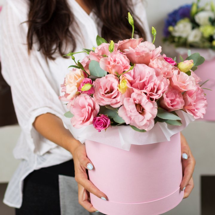 Эустома в шляпной коробке в Бийске