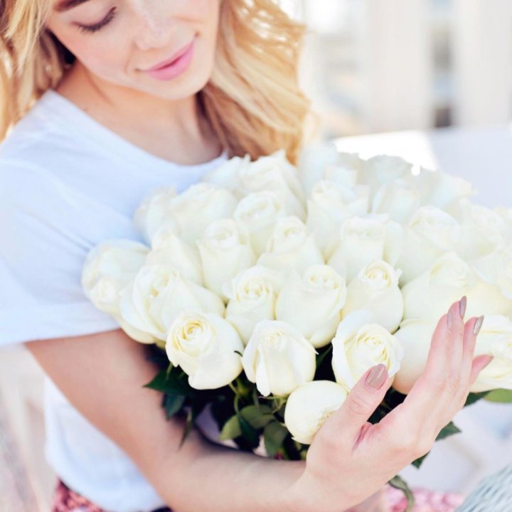 Букет высоких роз "Облака" в Бийске