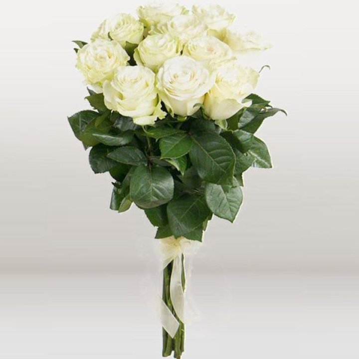 11 белых голландских роз в Бийске