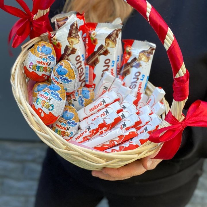 Корзина с киндерами  в Бийске