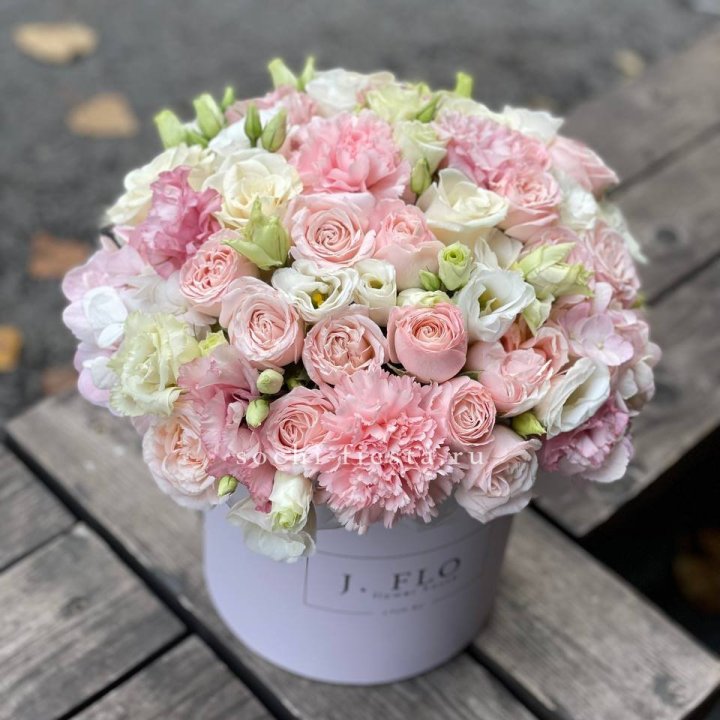 Цветочный бокс "Люксур" в Бийске