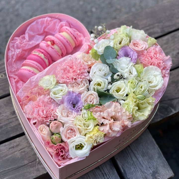 Бокс-сердце с макарон "Пинк" в Бийске