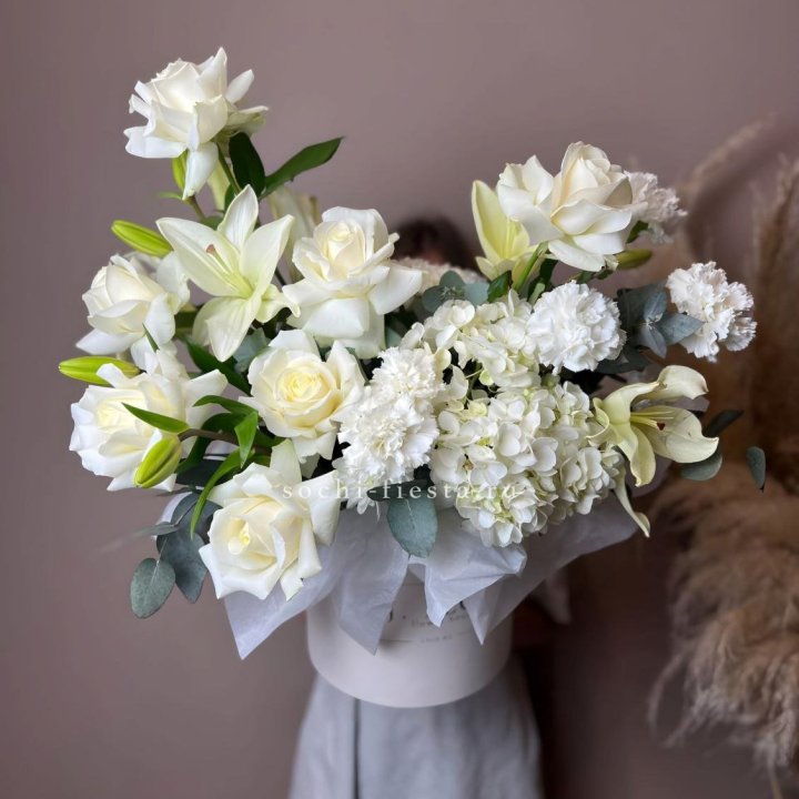 Цветочный бокс "Вайт дримс" в Бийске